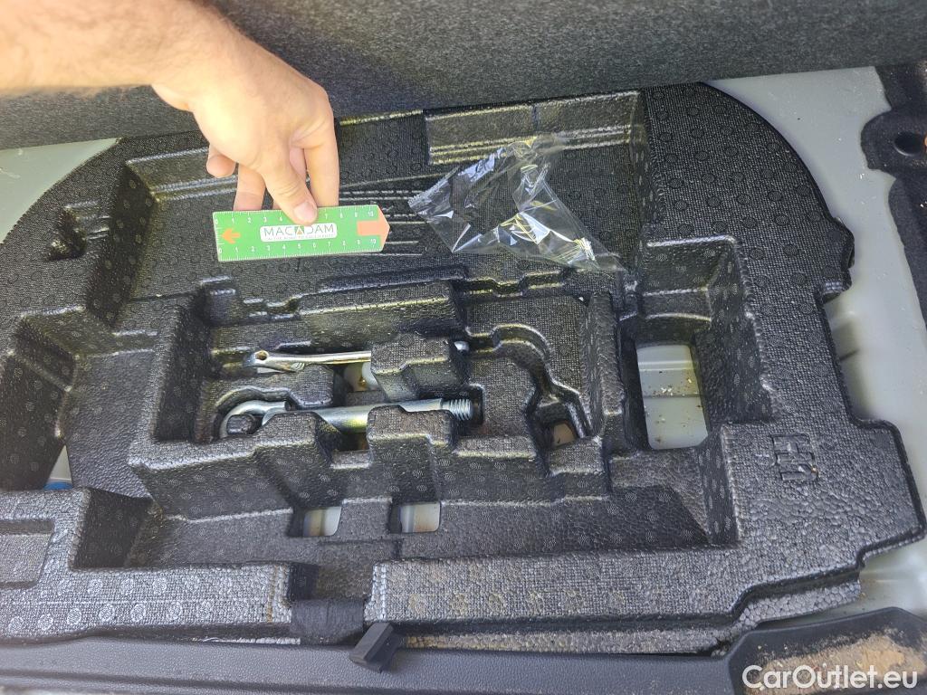  Toyota  Corolla TOYOTA  1.8 125H ACTIVE TECH E-CVT #18