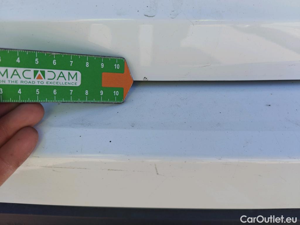  Toyota  Yaris TOYOTA  / 2020 / 5P / berlina con portón 1.5 120H Business Plus #49