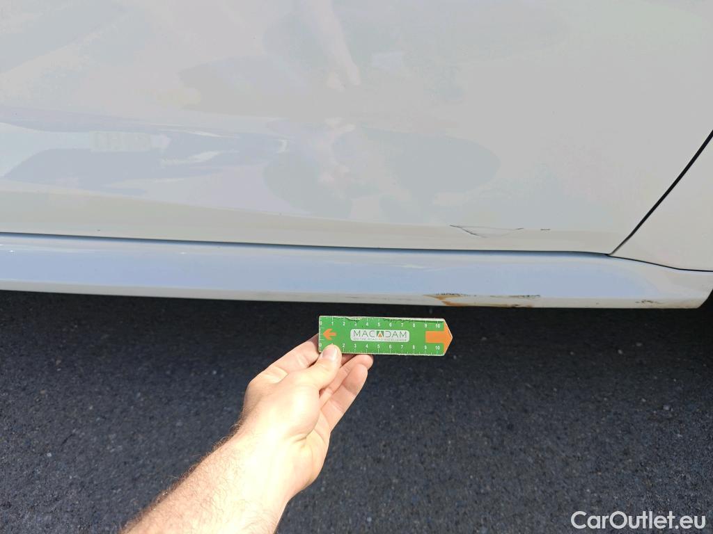  Toyota  Yaris TOYOTA  / 2020 / 5P / berlina con portón 1.5 120H Business Plus #6