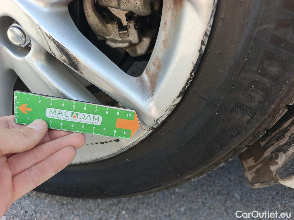  Toyota  Yaris TOYOTA  / 2020 / 5P / berlina con portón 1.5 120H Business Plus #23