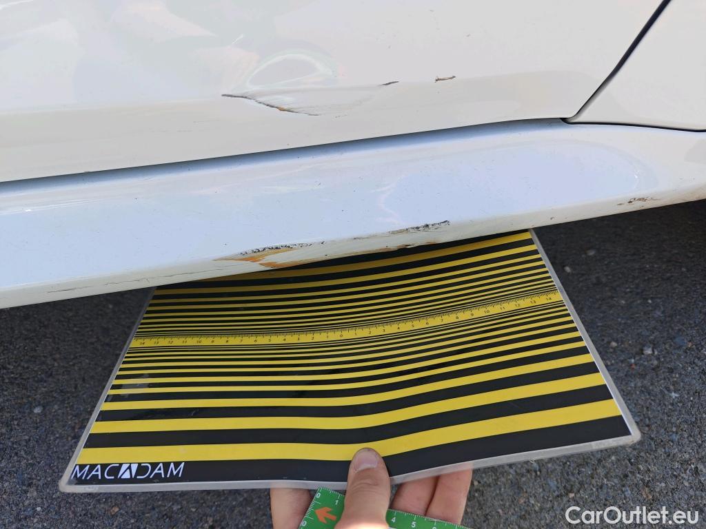  Toyota  Yaris TOYOTA  / 2020 / 5P / berlina con portón 1.5 120H Business Plus #7