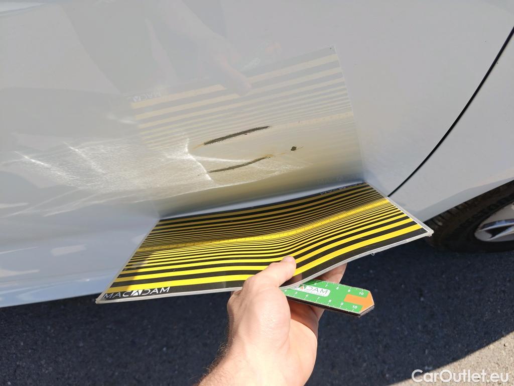  Toyota  Yaris TOYOTA  / 2020 / 5P / berlina con portón 1.5 120H Business Plus #4