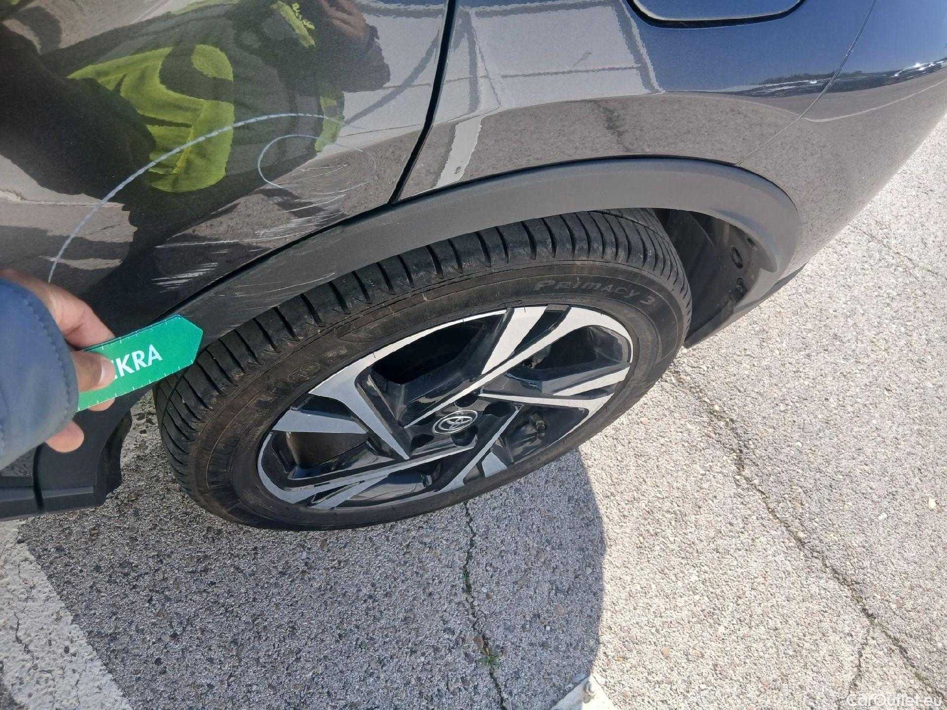  Toyota  C-HR TOYOTA  / 2019 / 5P / todoterreno 1.8 125H Advance #24