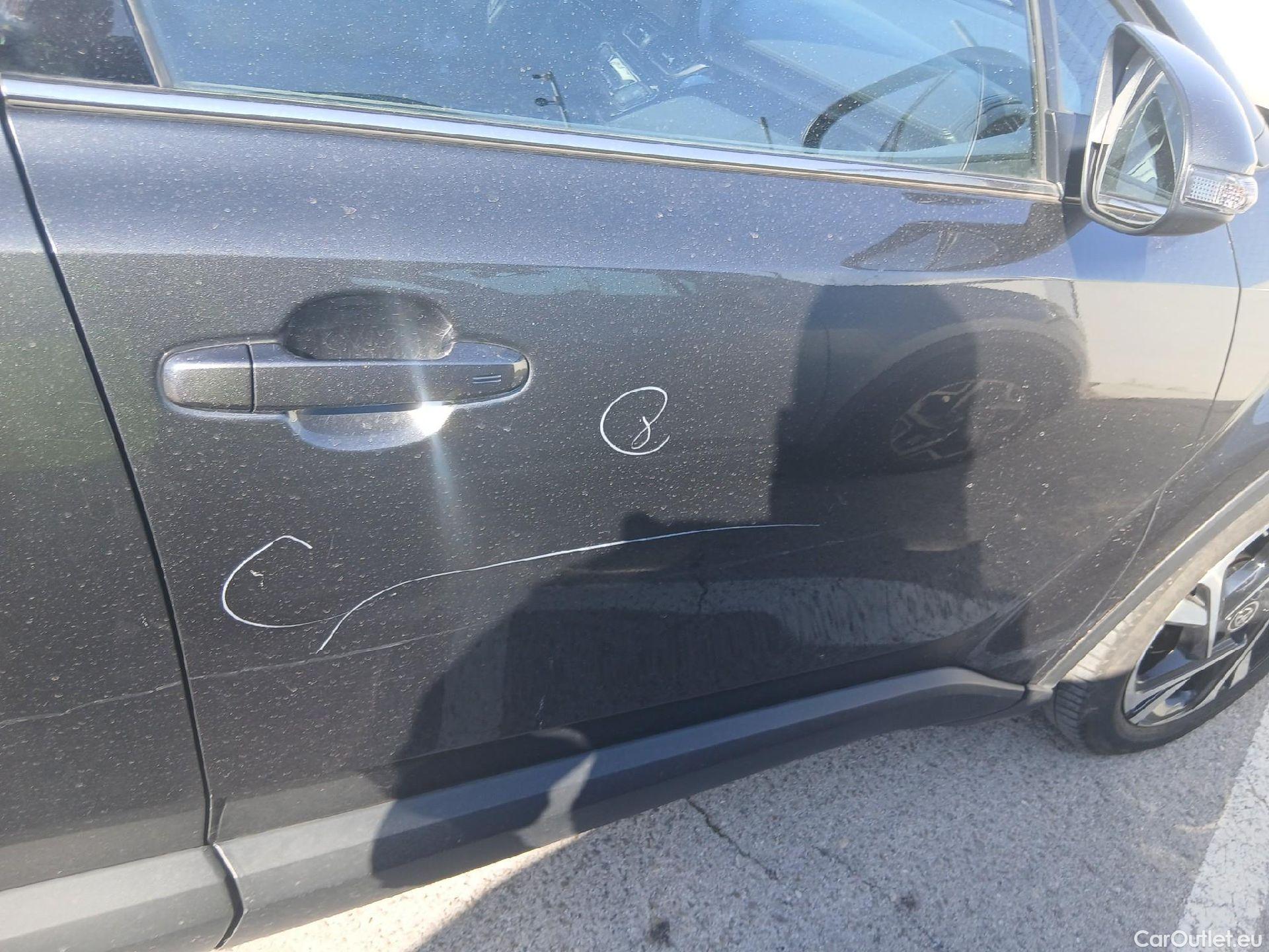  Toyota  C-HR TOYOTA  / 2019 / 5P / todoterreno 1.8 125H Advance #33