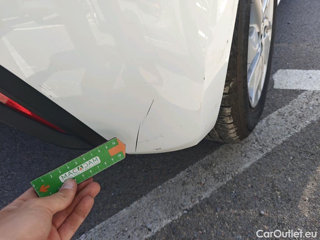  Toyota  Yaris TOYOTA  / 2020 / 5P / berlina con portón 1.5 120H Business Plus #31