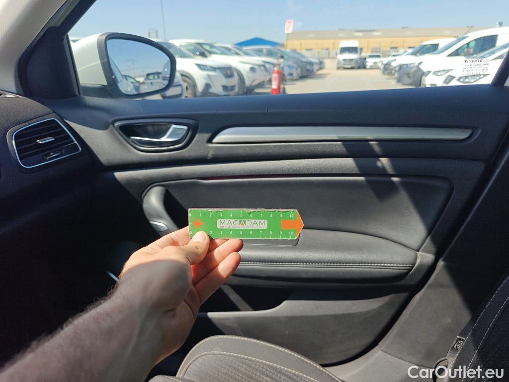  Renault  Megane RENAULT Mégane / 2015 / 5P / familiar Sp. Tourer Zen En. dCi 81kW (110CV) #45