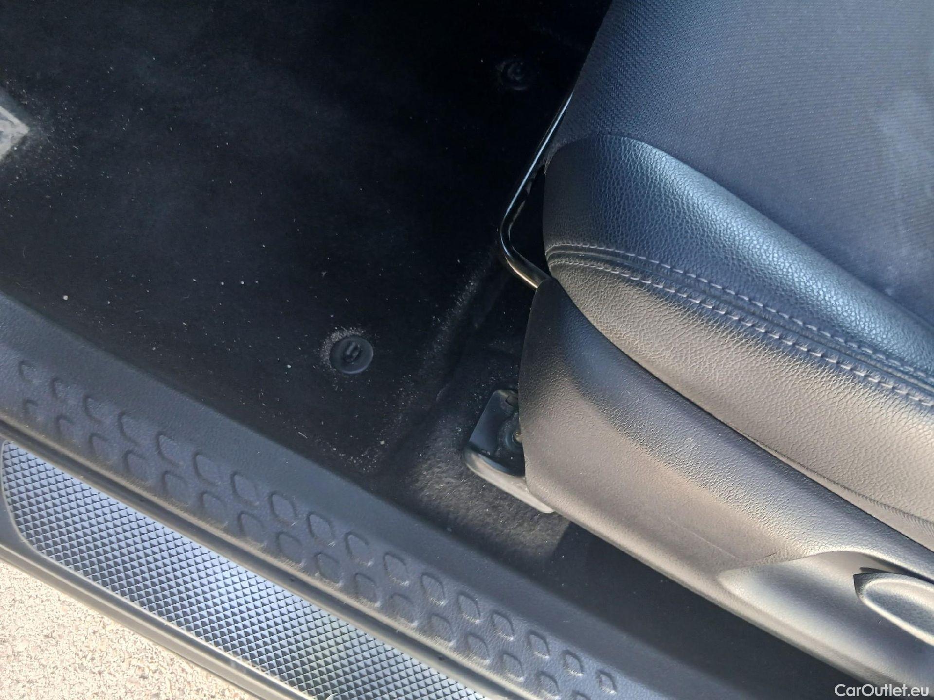  Toyota  C-HR TOYOTA  / 2019 / 5P / todoterreno 1.8 125H Advance #2