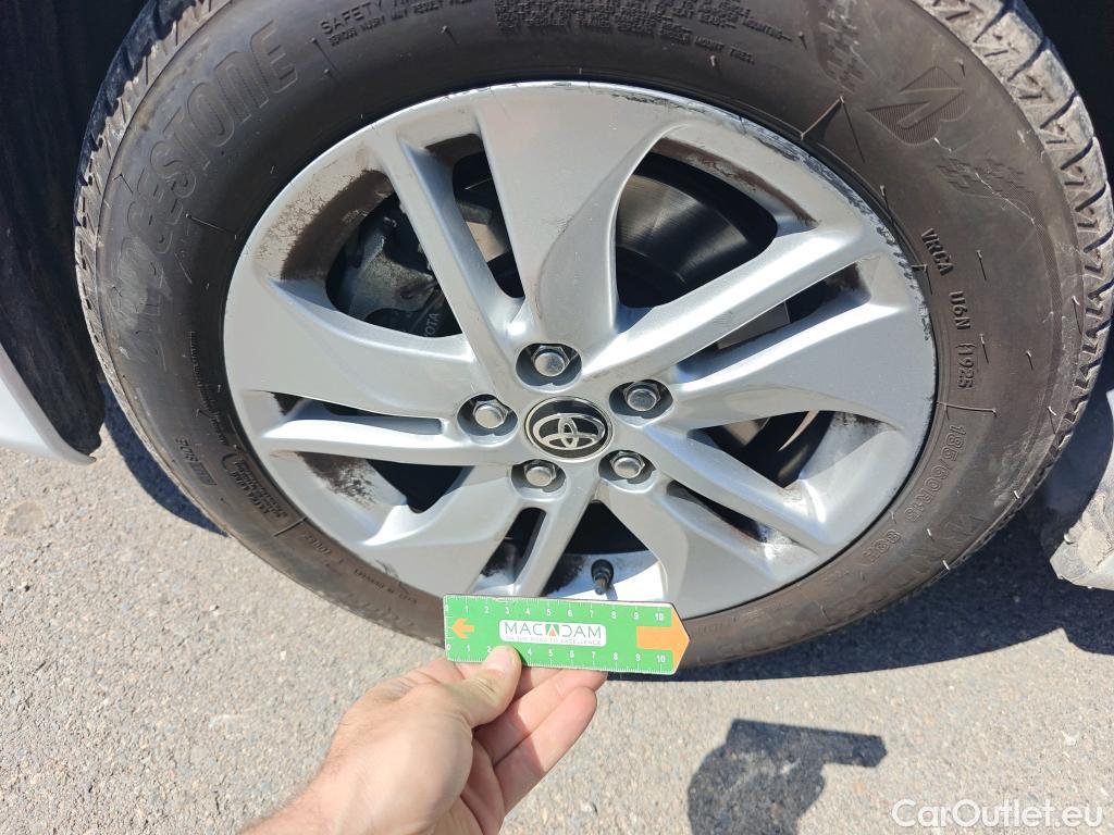  Toyota  Yaris TOYOTA  / 2020 / 5P / berlina con portón 1.5 120H Business Plus #37