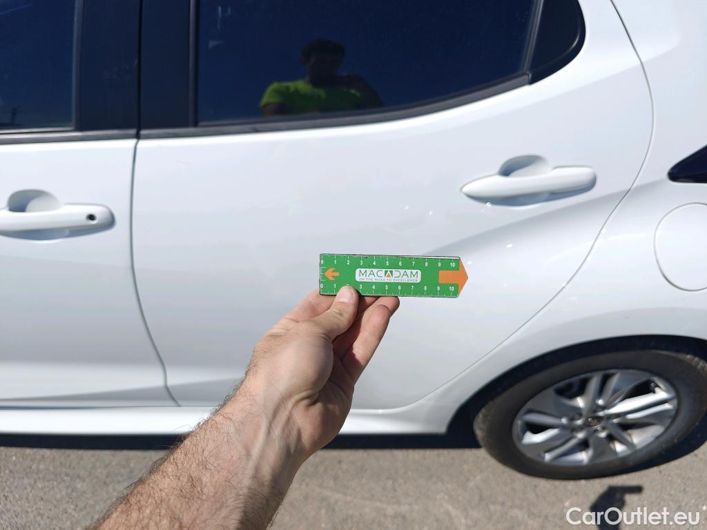  Toyota  Yaris TOYOTA  / 2020 / 5P / berlina con portón 1.5 120H Business Plus #35