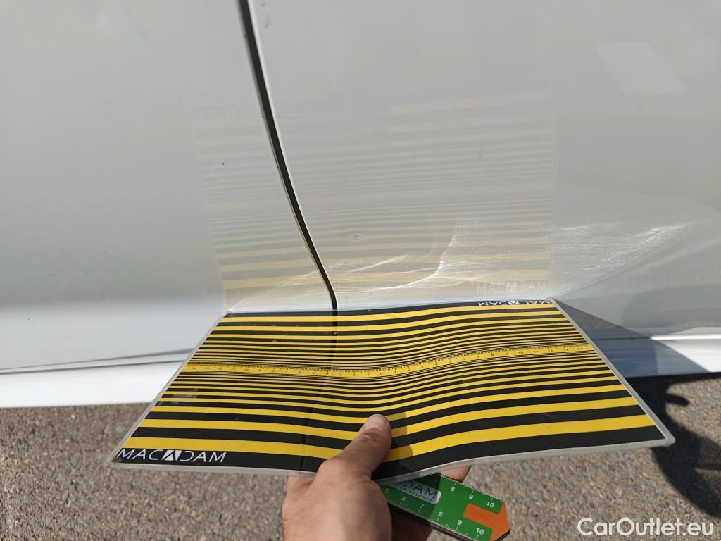  Toyota  Yaris TOYOTA  / 2020 / 5P / berlina con portón 1.5 120H Business Plus #36