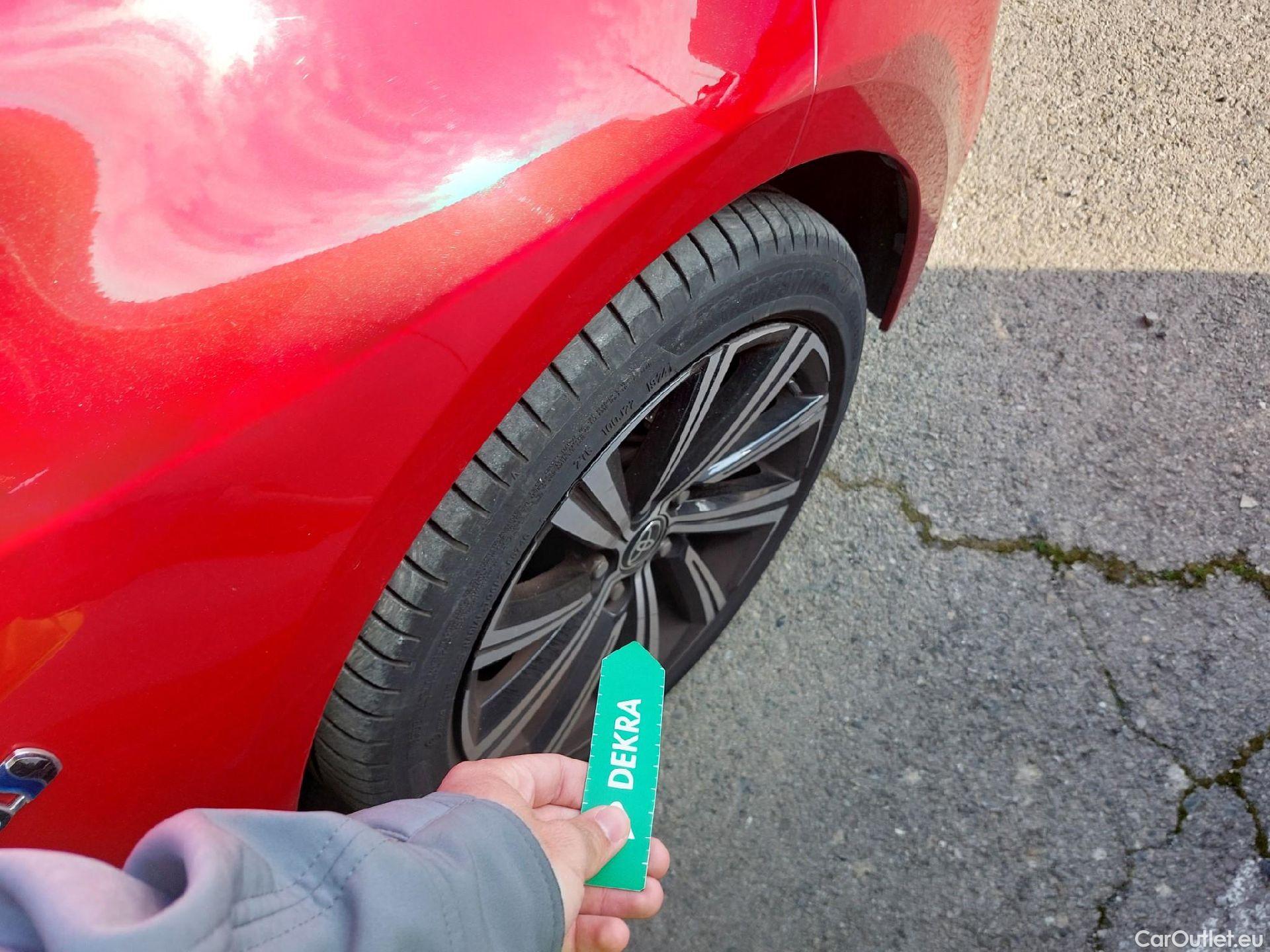  Toyota  Corolla TOYOTA  / 2019 / 5P / familiar 2.0 180H STYLE E-CVT TOURING SPORT #30