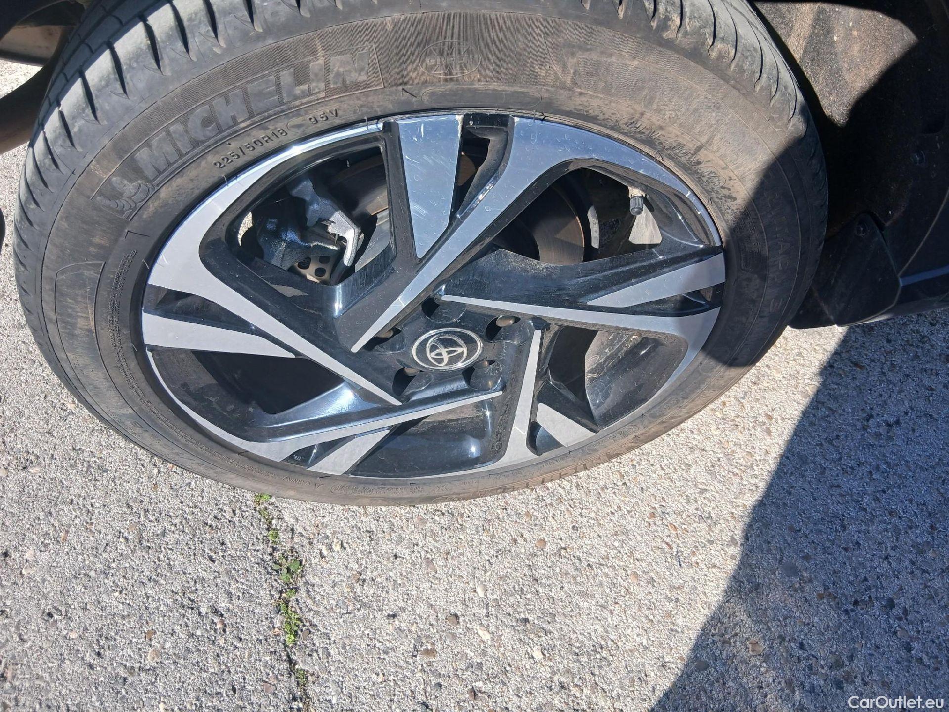  Toyota  C-HR TOYOTA  / 2019 / 5P / todoterreno 1.8 125H Advance #29