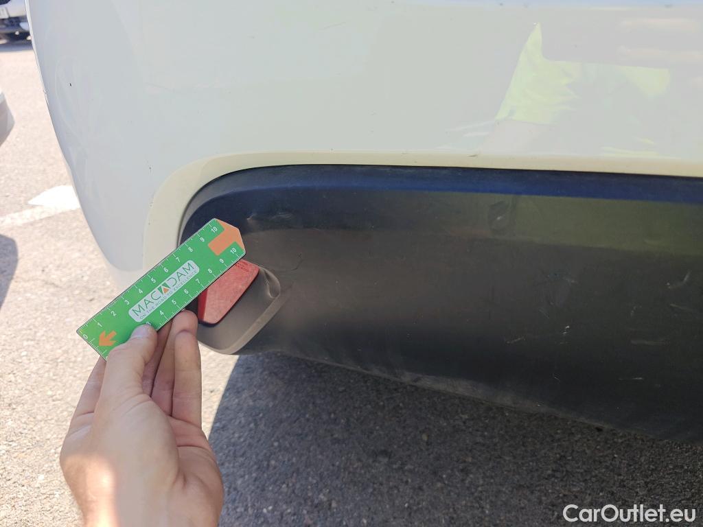  Toyota  Yaris TOYOTA  / 2020 / 5P / berlina con portón 1.5 120H Business Plus #28