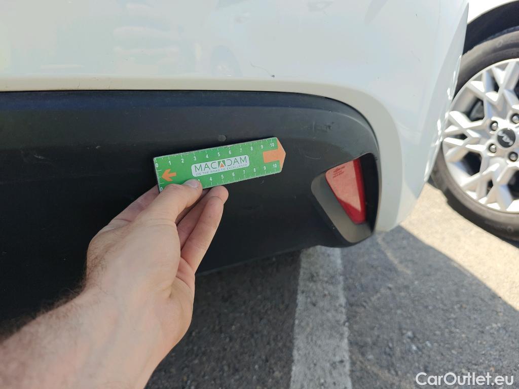  Toyota  Yaris TOYOTA  / 2020 / 5P / berlina con portón 1.5 120H Business Plus #25