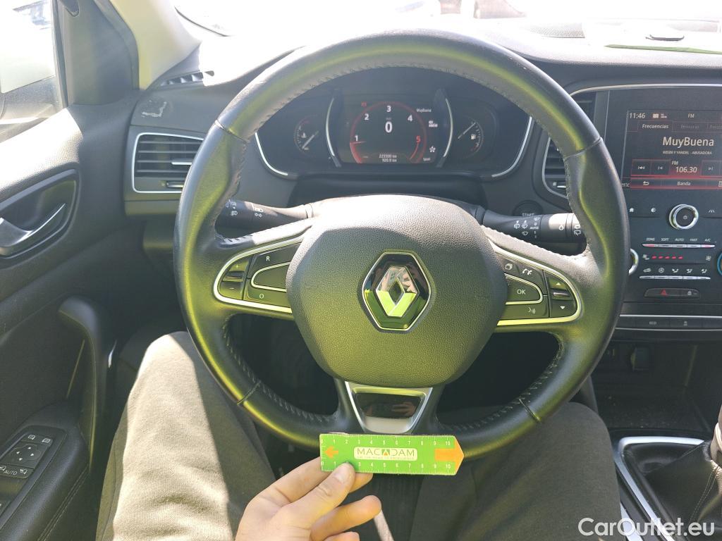  Renault  Megane RENAULT Mégane / 2015 / 5P / familiar Sp. Tourer Zen En. dCi 81kW (110CV) #47