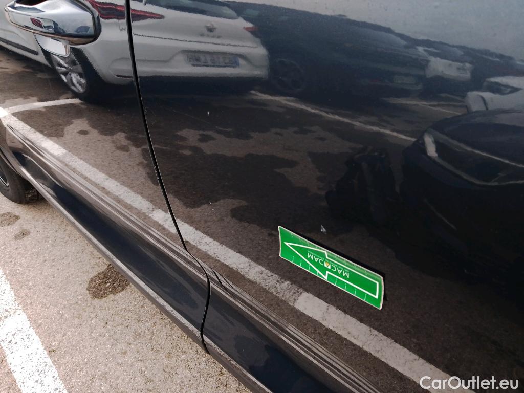  Volvo  XC 40 VOLVO XC40 / 2017 / 5P / todoterreno 2.0 B4 G AWD R-Design Auto #8