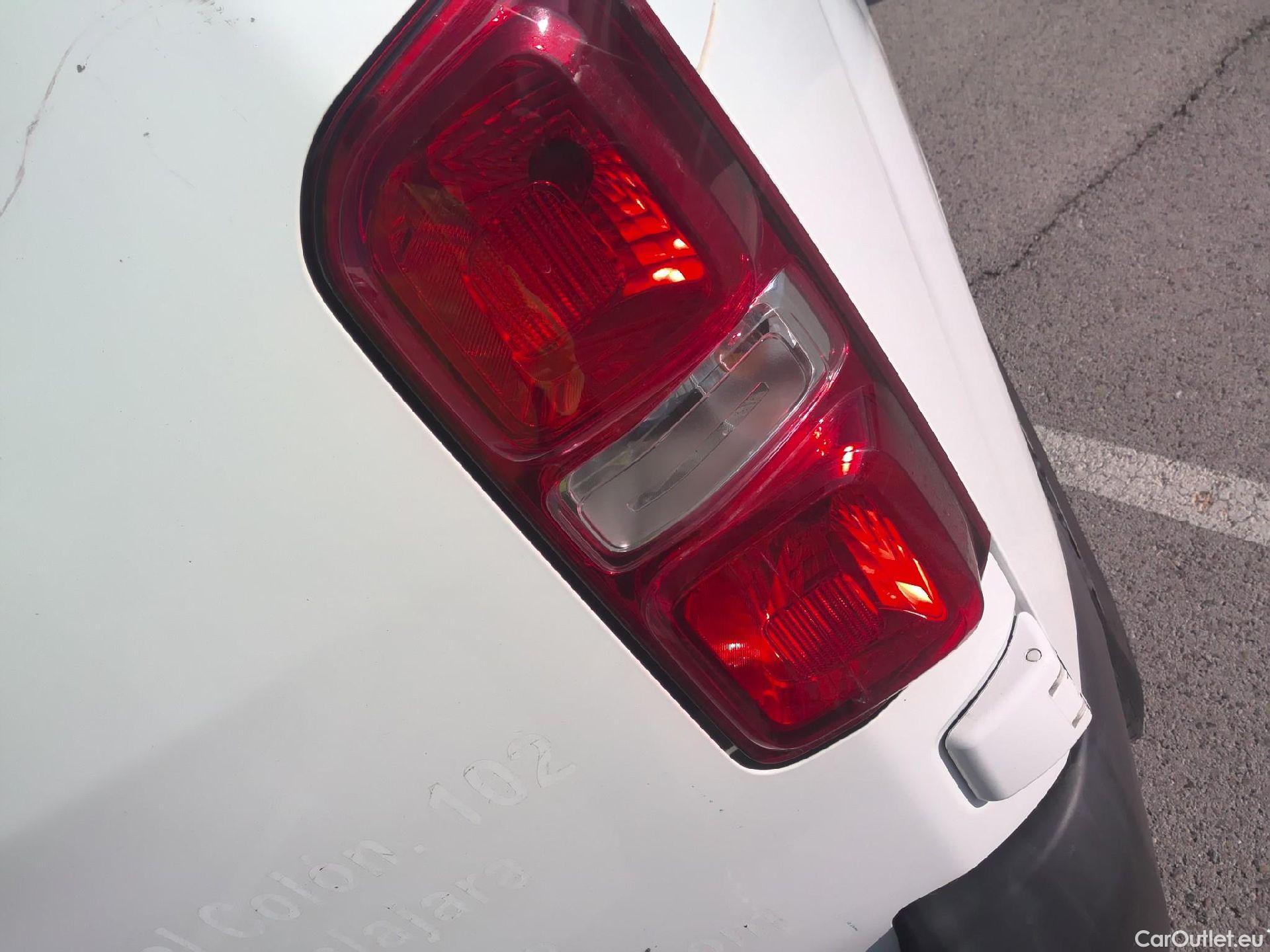  Opel  Vivaro OPEL  / 2019 / 4P / furgón  1.5 Diésel 74kW(100CV)M Std Exp #34