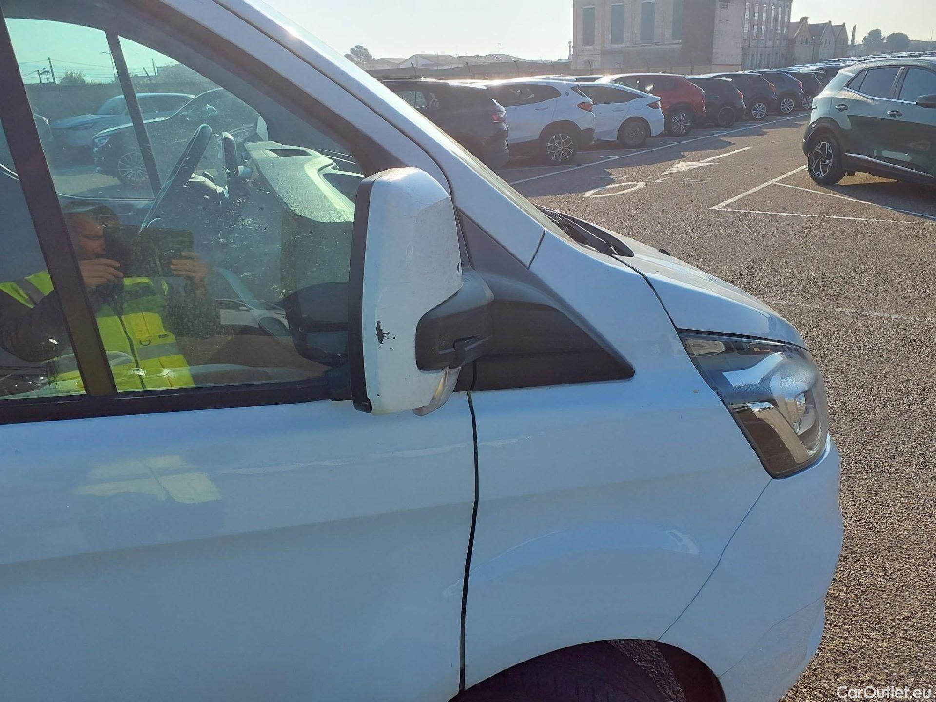  Ford  Transit  Custom Combi / Tourneo Custom 320 L1 Trend 2.0 Ecoblue 150CV MT6 E6d #17