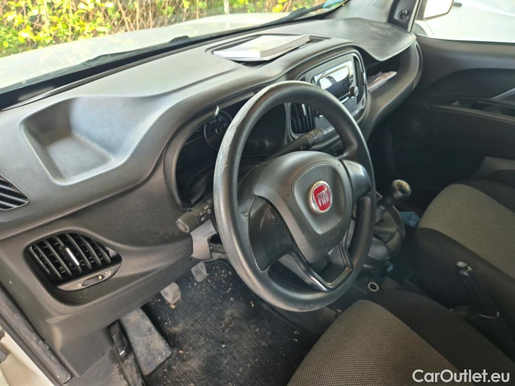 Fiat  Doblo FIAT Doblò Cargo/2015/3P/furgón derivado de turismo Cargo Base Plus 1.3 Mjet 70kW (95CV) #17