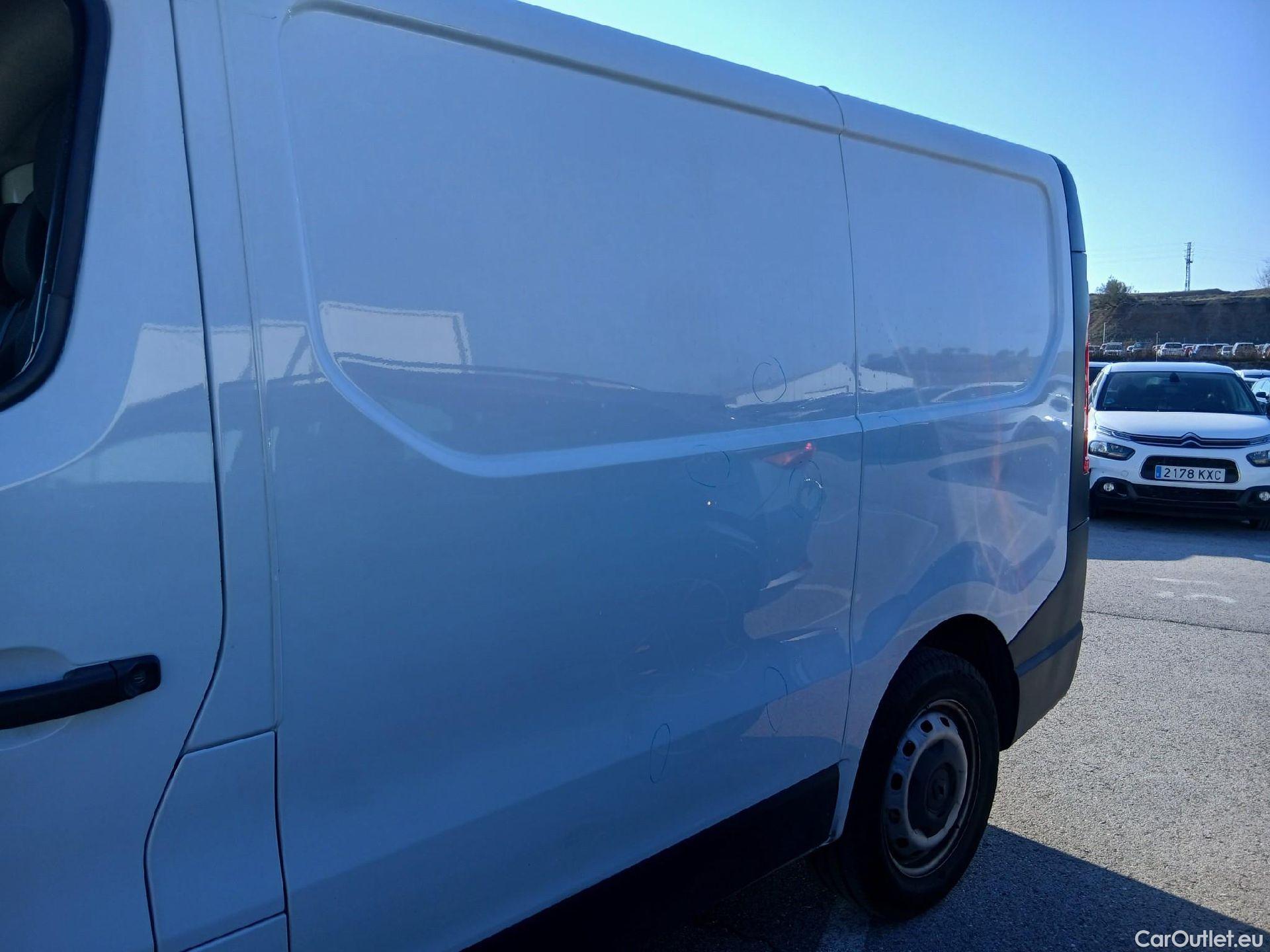 Renault  Trafic RENAULT  / 2019 / 4P / furgón Furgón 27 L1H1 Energy BluedCi 88 kW (AC) #14
