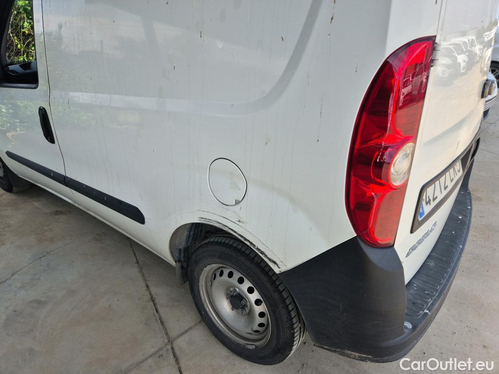  Fiat  Doblo FIAT Doblò Cargo/2015/3P/furgón derivado de turismo Cargo Base Plus 1.3 Mjet 70kW (95CV) #1