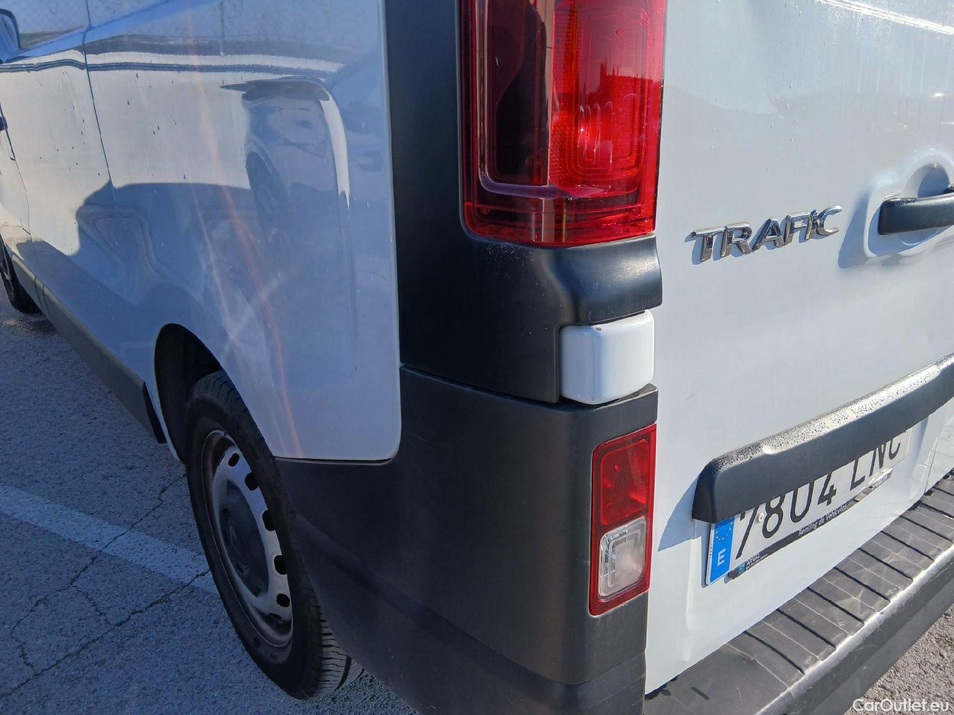  Renault  Trafic RENAULT  / 2019 / 4P / furgón Furgón 27 L1H1 Energy BluedCi 88 kW (AC) #16