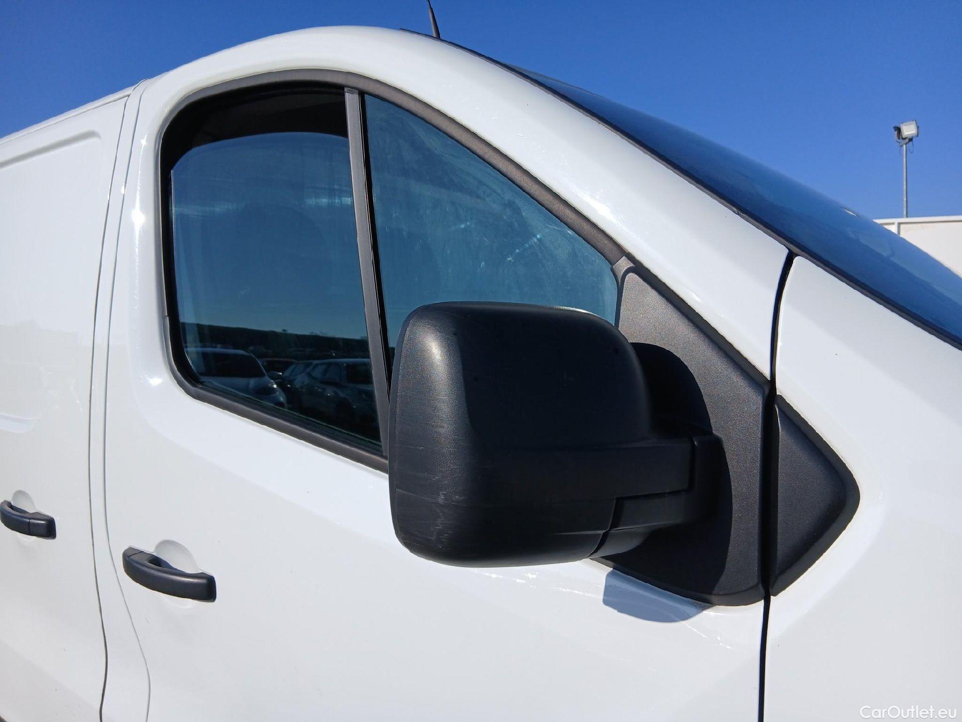  Renault  Trafic RENAULT  / 2019 / 4P / furgón Furgón 27 L1H1 Energy BluedCi 88 kW (AC) #38