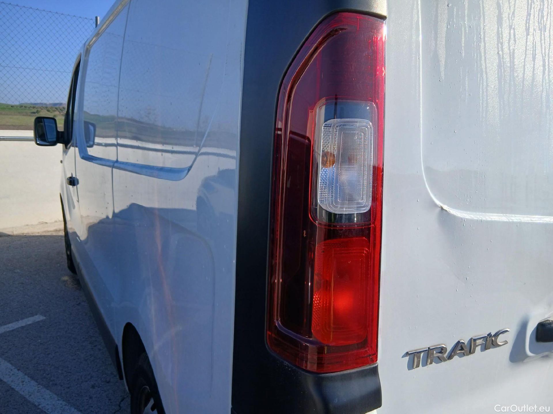  Renault  Trafic RENAULT  / 2019 / 4P / furgón Furgón 27 L1H1 Energy BluedCi 88 kW (AC) #22