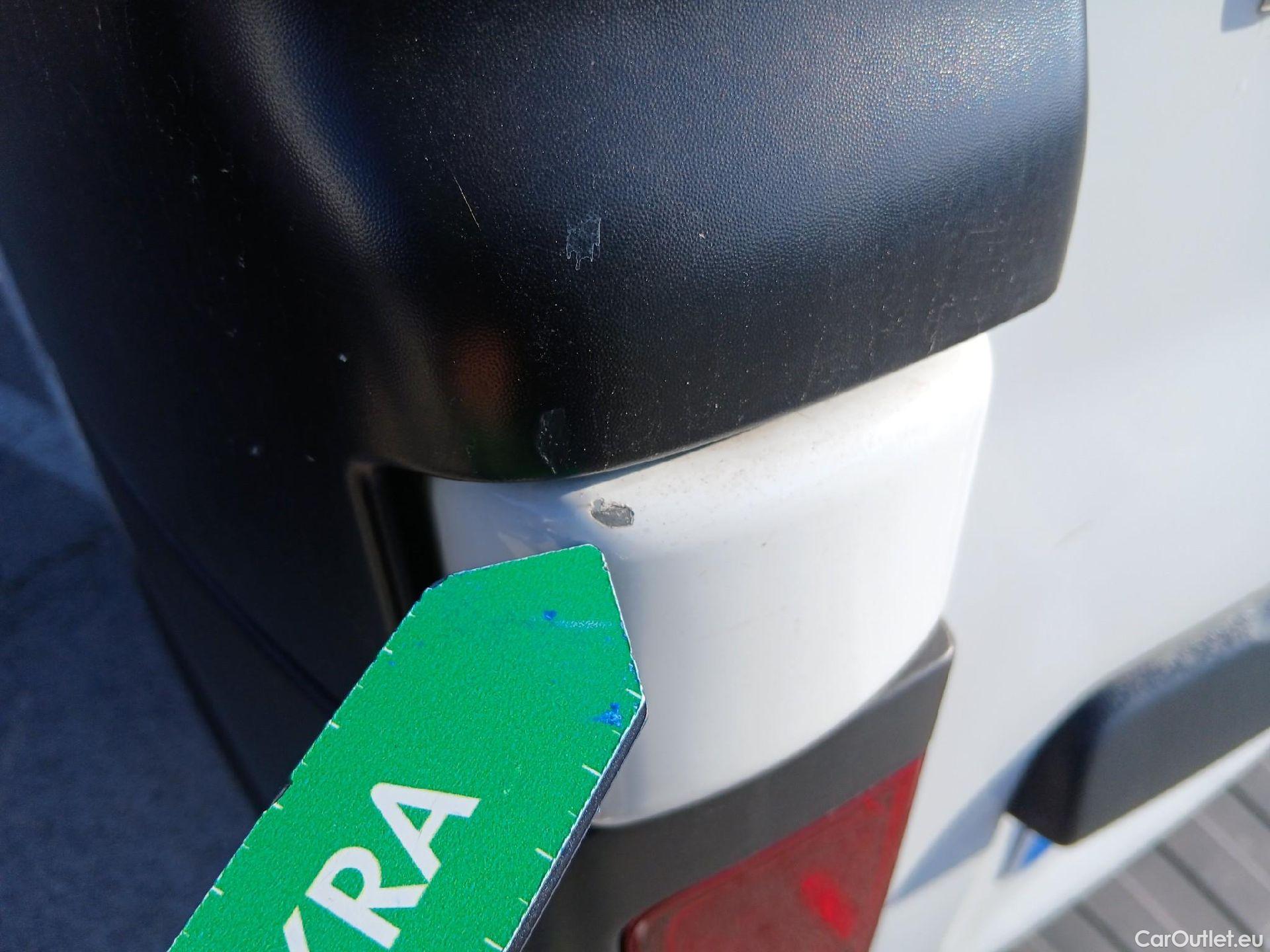  Renault  Trafic RENAULT  / 2019 / 4P / furgón Furgón 27 L1H1 Energy BluedCi 88 kW (AC) #17