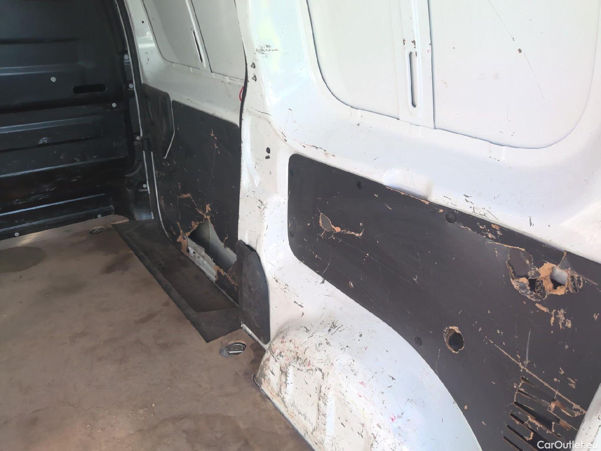  Opel  Vivaro OPEL  / 2019 / 4P / furgón  1.5 Diésel 74kW(100CV)M Std Exp #12