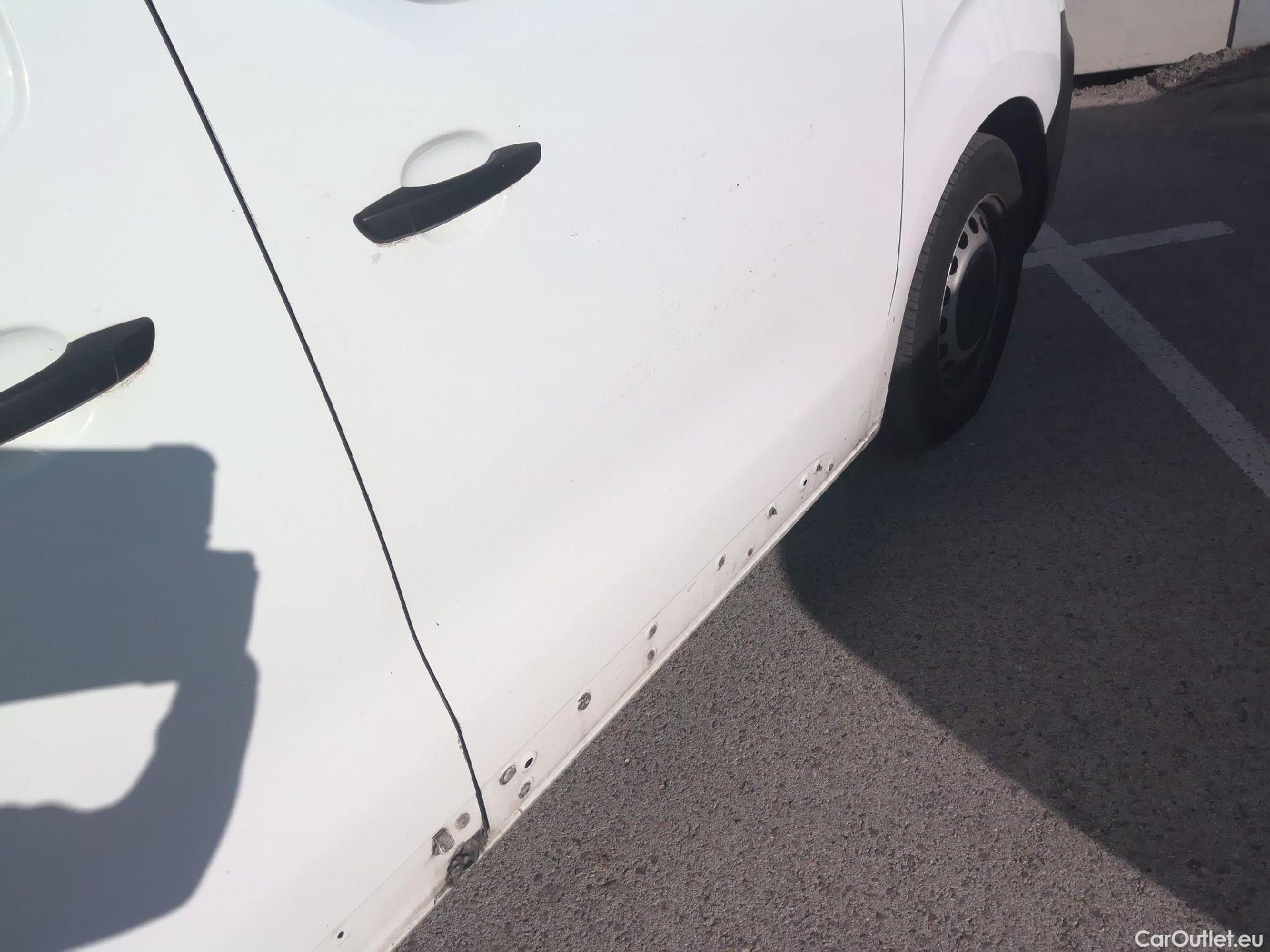  Opel  Vivaro OPEL  / 2019 / 4P / furgón  1.5 Diésel 74kW(100CV)M Std Exp #38