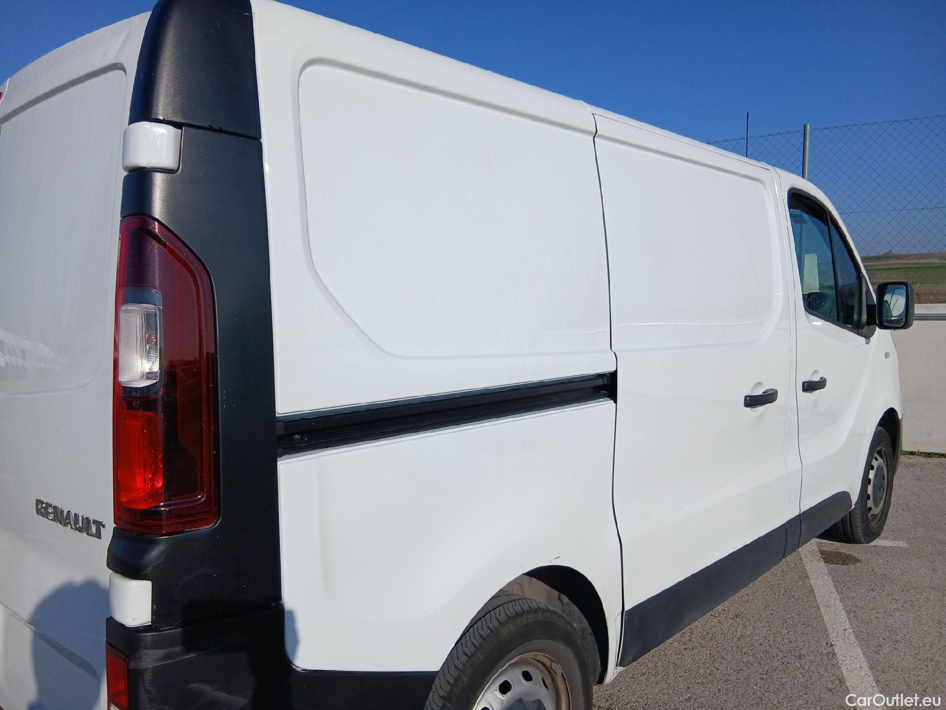  Renault  Trafic RENAULT  / 2019 / 4P / furgón Furgón 27 L1H1 Energy BluedCi 88 kW (AC) #34