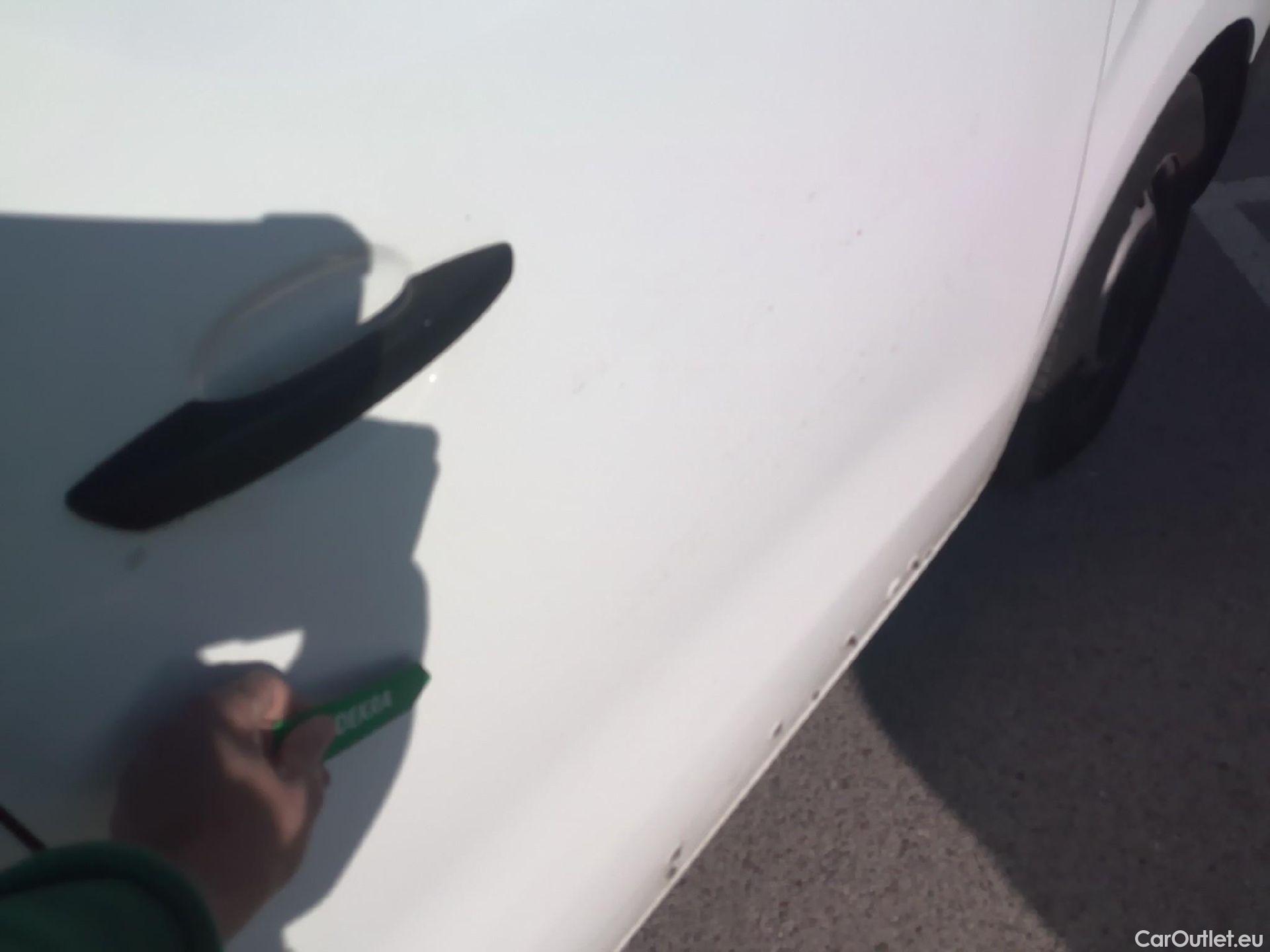  Opel  Vivaro OPEL  / 2019 / 4P / furgón  1.5 Diésel 74kW(100CV)M Std Exp #44