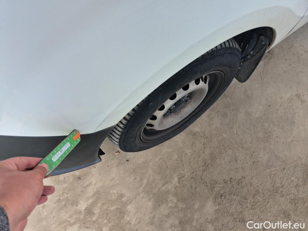  Fiat  Doblo FIAT Doblò Cargo/2015/3P/furgón derivado de turismo Cargo Base Plus 1.3 Mjet 70kW (95CV) #26