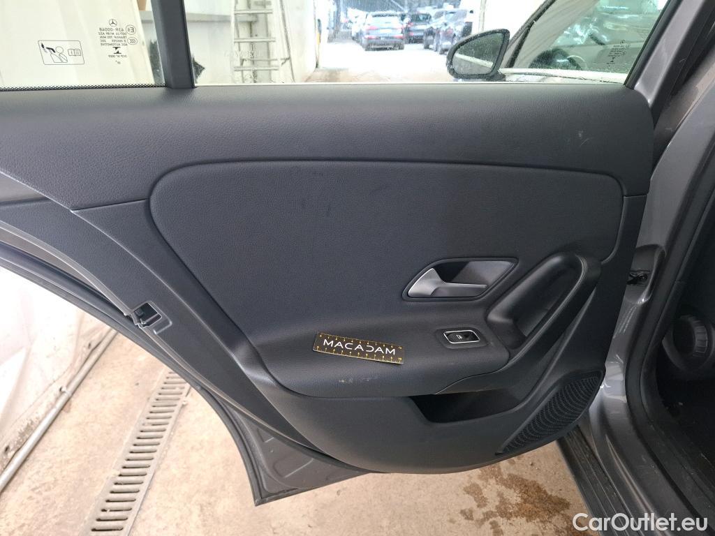  Mercedes  A-Klasse MERCEDES-BENZ Classe A Compact 2018 5P Berline A 250 e Business Line 8GDCT #14