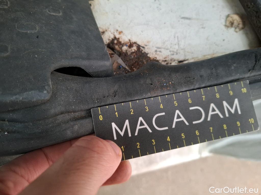  Renault  Trafic  III Fourgon L2H1 3T Confort 2.0 dCi 130CV BVM6 E6d #136