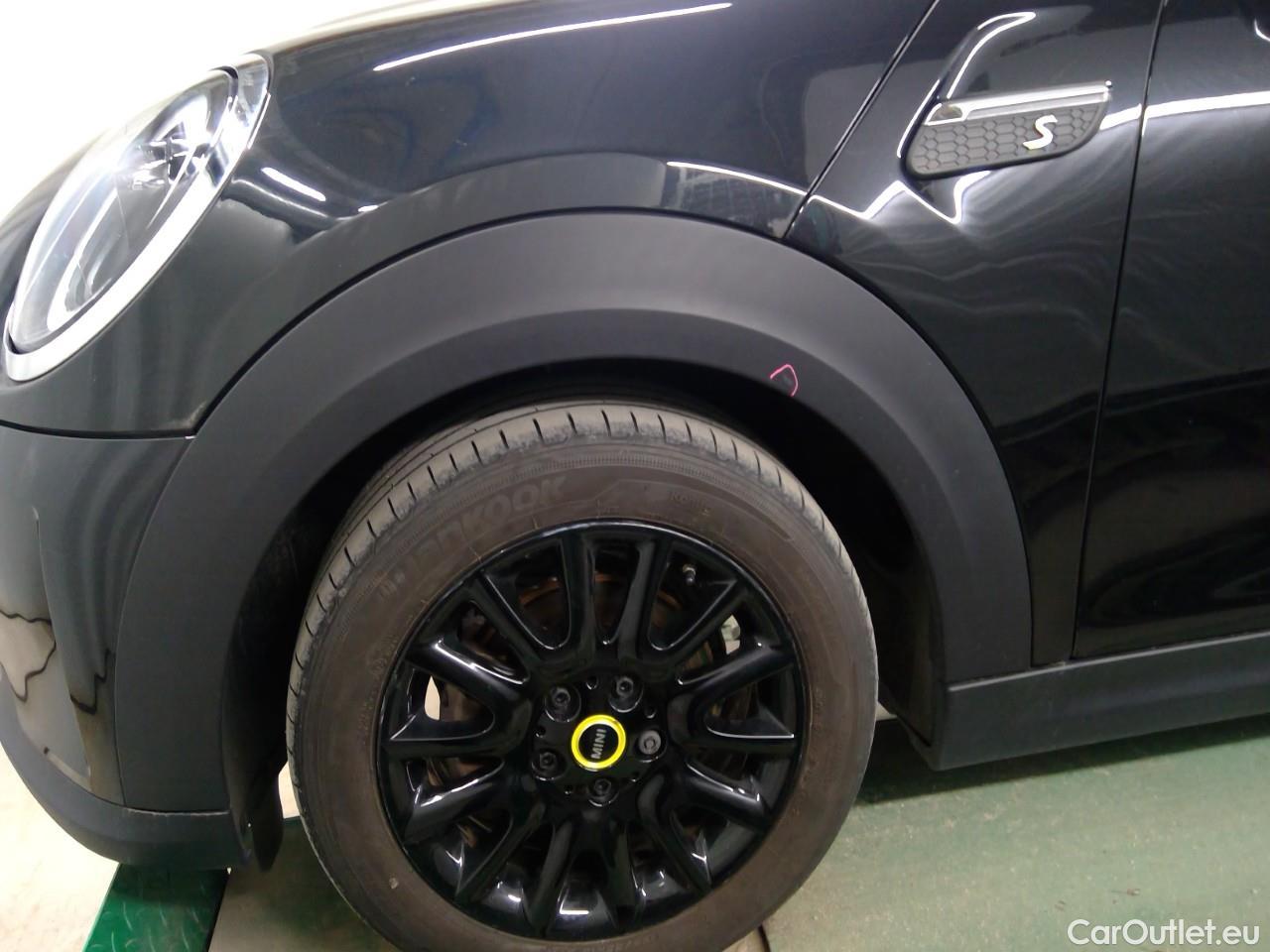  Mini  Mini John Cooper EV SE Essential 3d #2