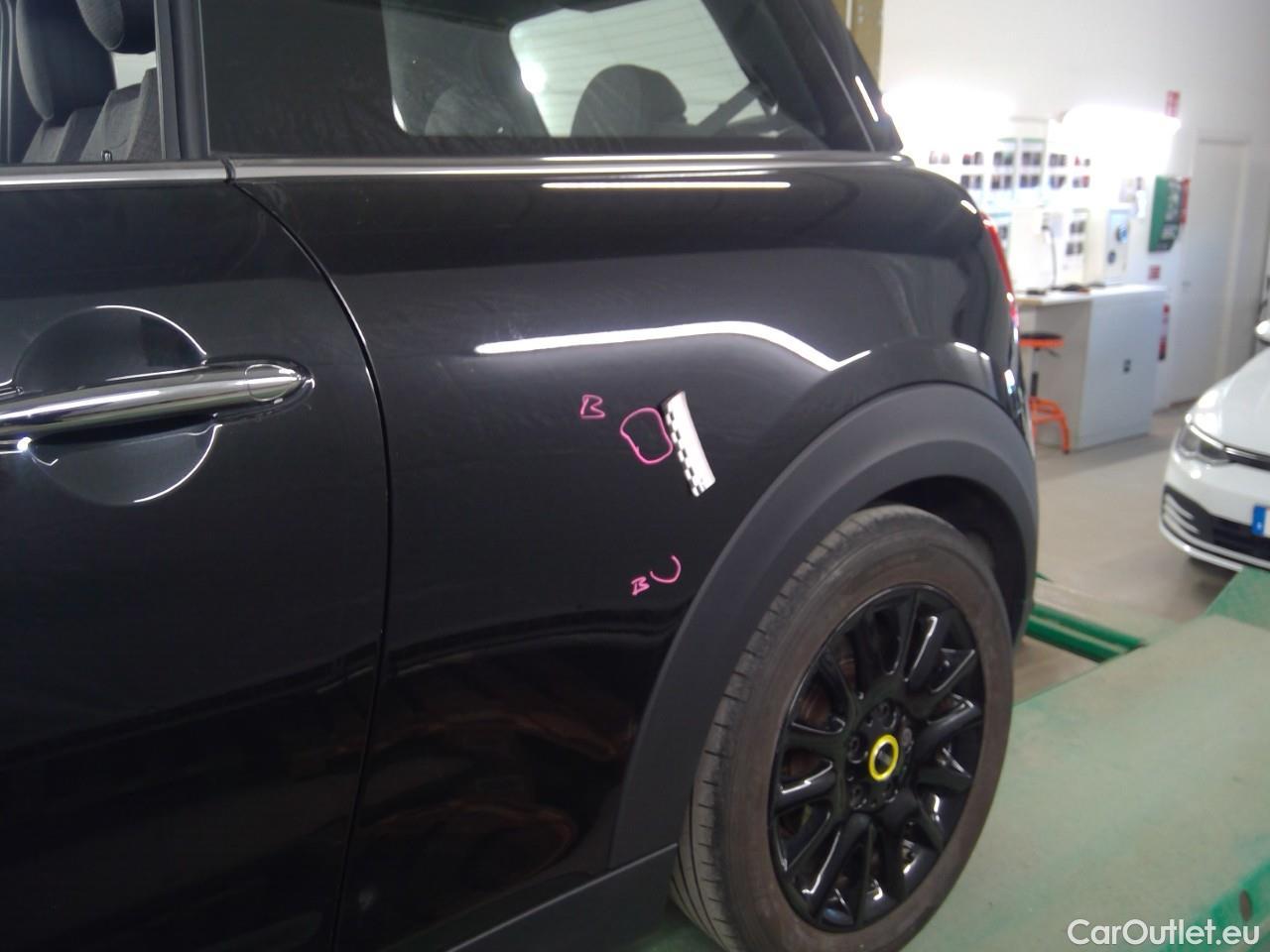  Mini  Mini John Cooper EV SE Essential 3d #3