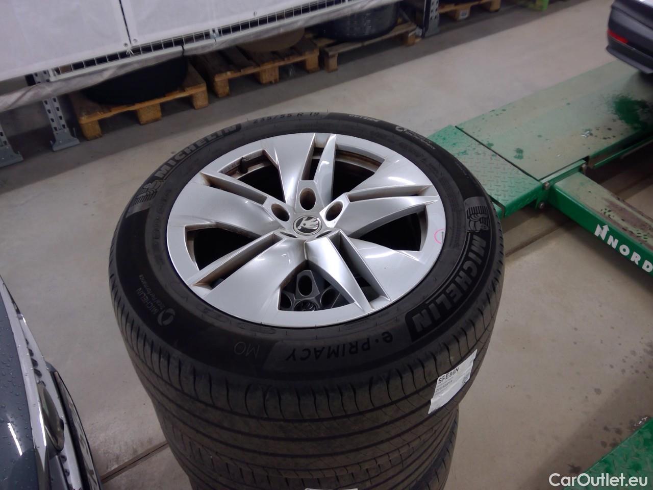  Skoda  ENYAQ  iV80 5d #29