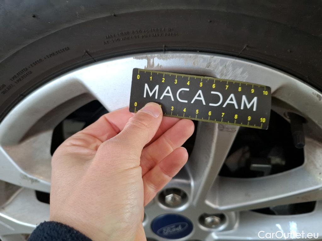  Ford  Kuga FORD  / 2019 / 5P / SUV 2.5 190 hybrid Flexifuel Pshift Titanium #39