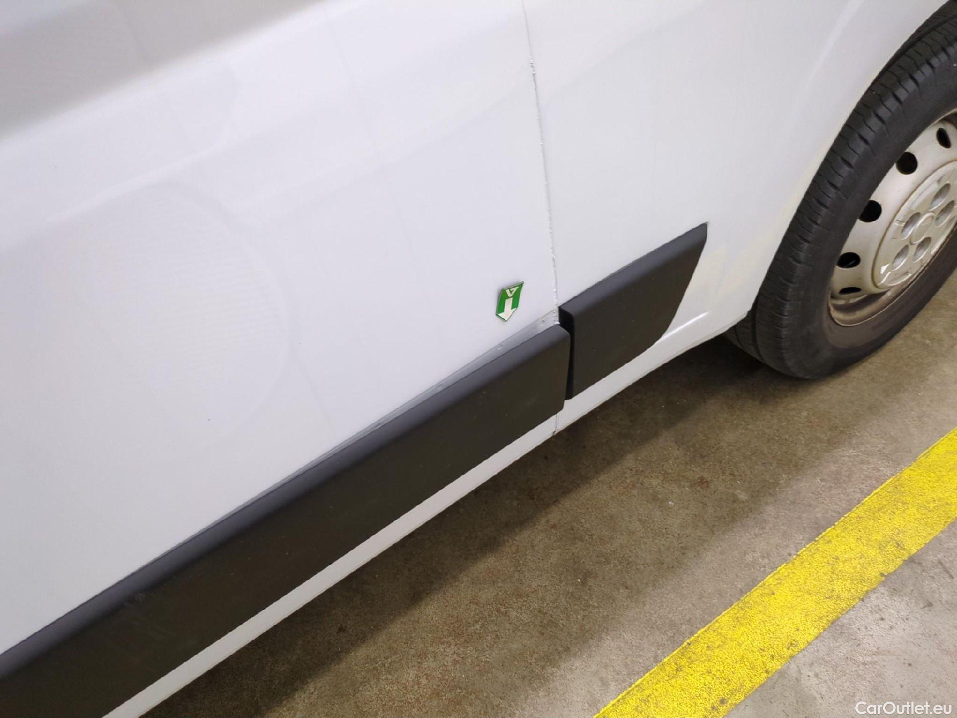  Fiat  Ducato FIAT  / 2014 / 4P / Fourgon tôlé 3.0 M H2 2.3 Multijet 120 Pack Pro Nav #43