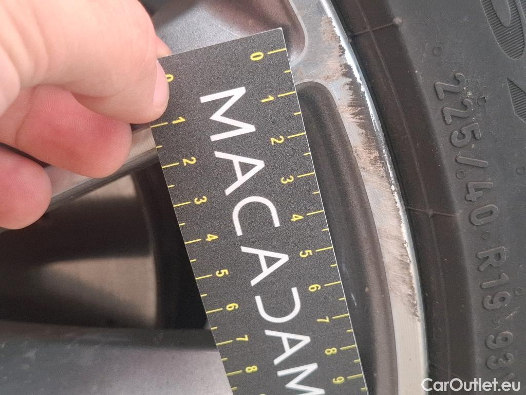  Mercedes  A-Klasse MERCEDES-BENZ Classe A Berline / 2018 / 4P / Berline A 250 e AMG Line 8G-DCT #13