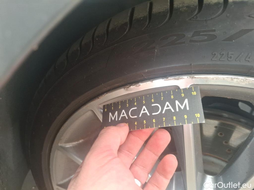  Mercedes  A-Klasse MERCEDES-BENZ Classe A Berline / 2018 / 4P / Berline A 250 e AMG Line 8G-DCT #26