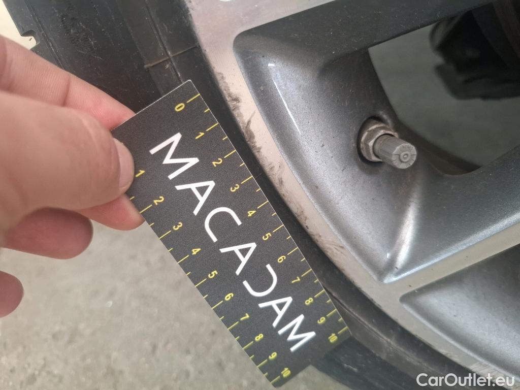  Mercedes  A-Klasse MERCEDES-BENZ Classe A Berline / 2018 / 4P / Berline A 250 e AMG Line 8G-DCT #34