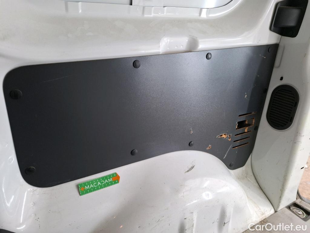  Peugeot  Expert  Fourgon Premium L2 1.5 HDi 120CV BVM6 E6d #47