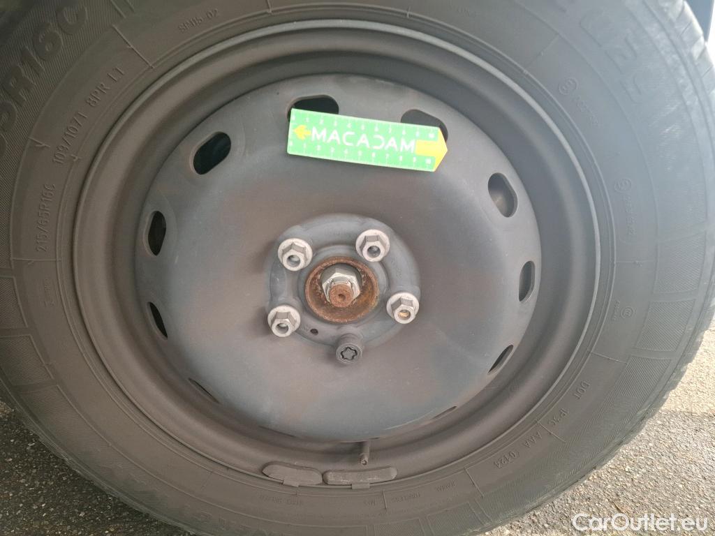  Renault  Trafic RENAULT  / 2021 / 4P / Combi Zen L1 Blue dCi 150 S&S - 8 pl #17