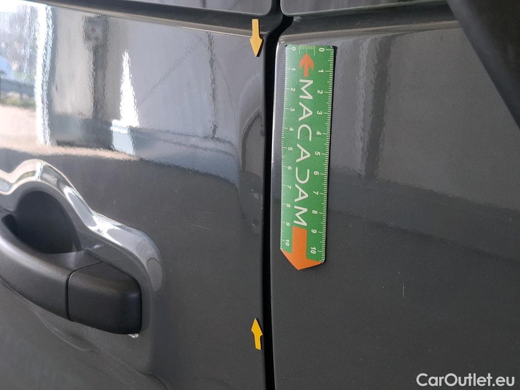  Renault  Trafic RENAULT  / 2021 / 4P / Combi Zen L1 Blue dCi 150 S&S - 8 pl #4