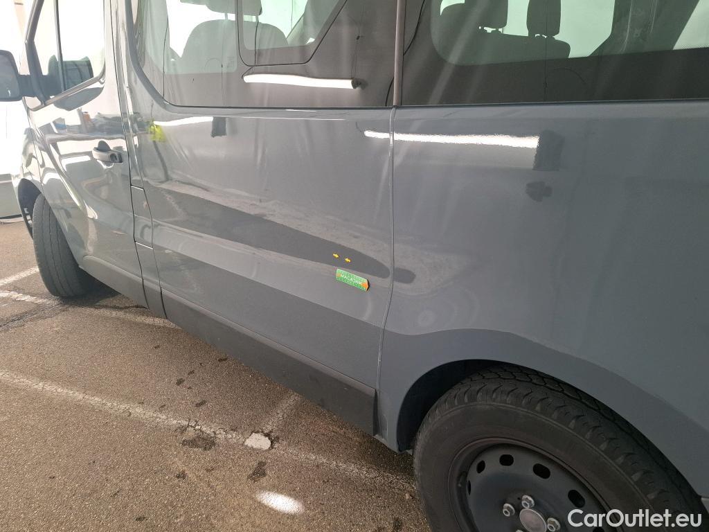  Renault  Trafic RENAULT  / 2021 / 4P / Combi Zen L1 Blue dCi 150 S&S - 8 pl #26