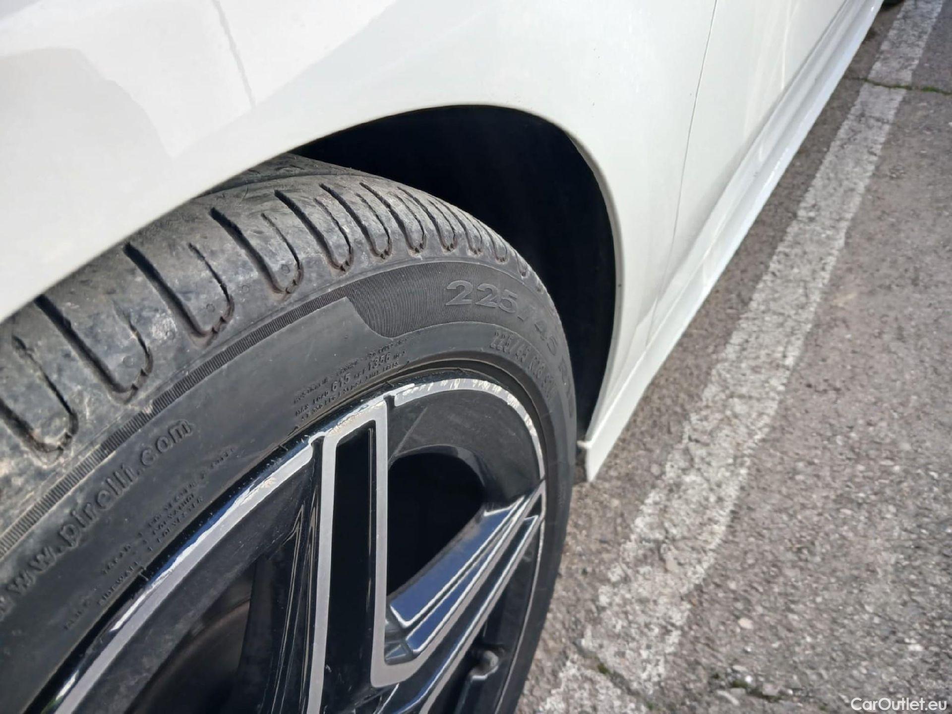  Mercedes  A-Klasse MERCEDES-BENZ Clase A / 2018 / 5P / berlina con portón A 200 #13