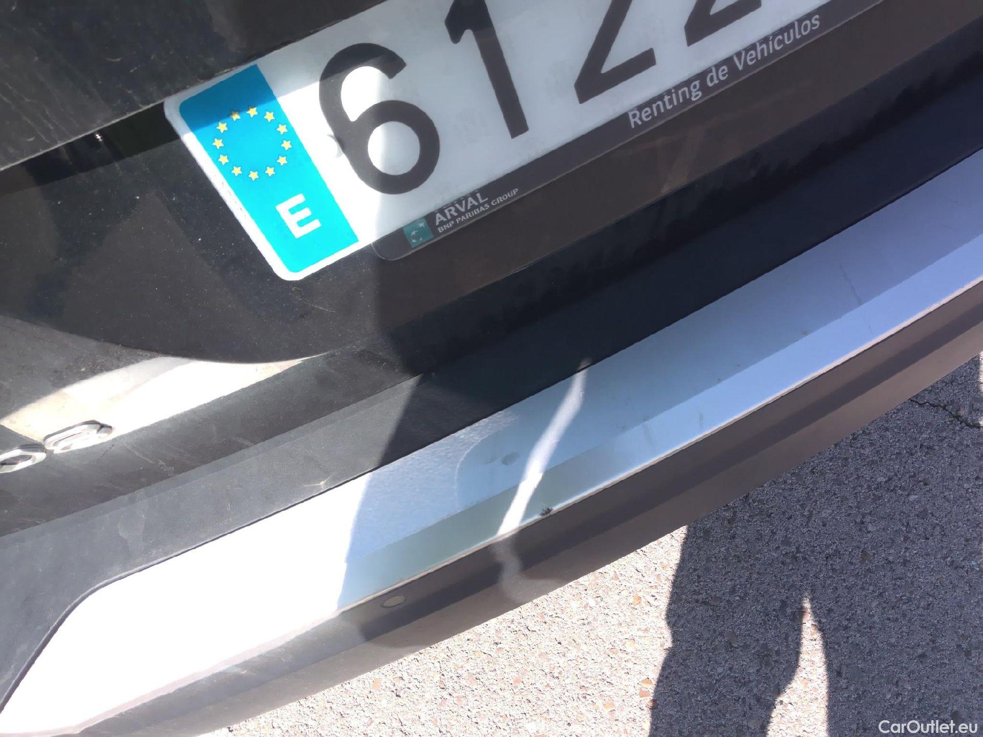  Peugeot  2008 PEUGEOT  / 2019 / 5P / todoterreno Active BlueHDI 81kW (110CV) #20